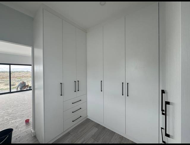 5 BEDROOM HOUSE FOR SALE IN SANDOWN